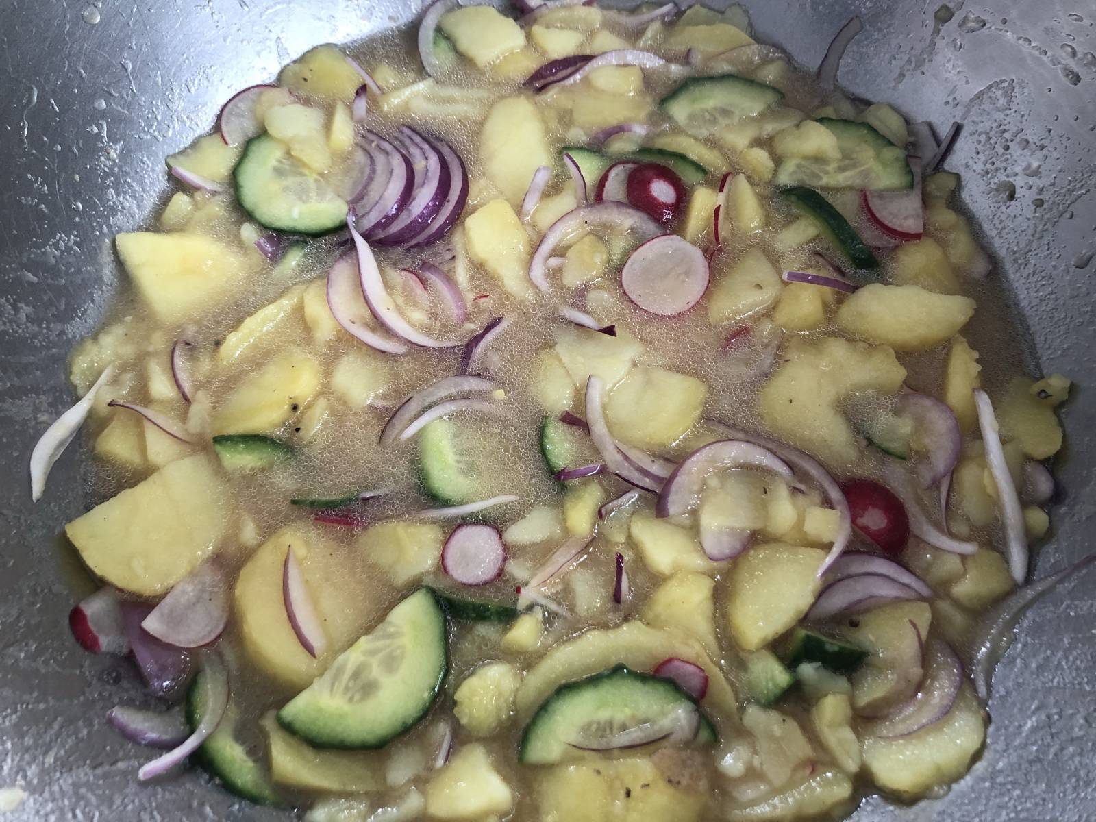 Original Wiener Schnitzel mit Kartoffelsalat Symbolfoto