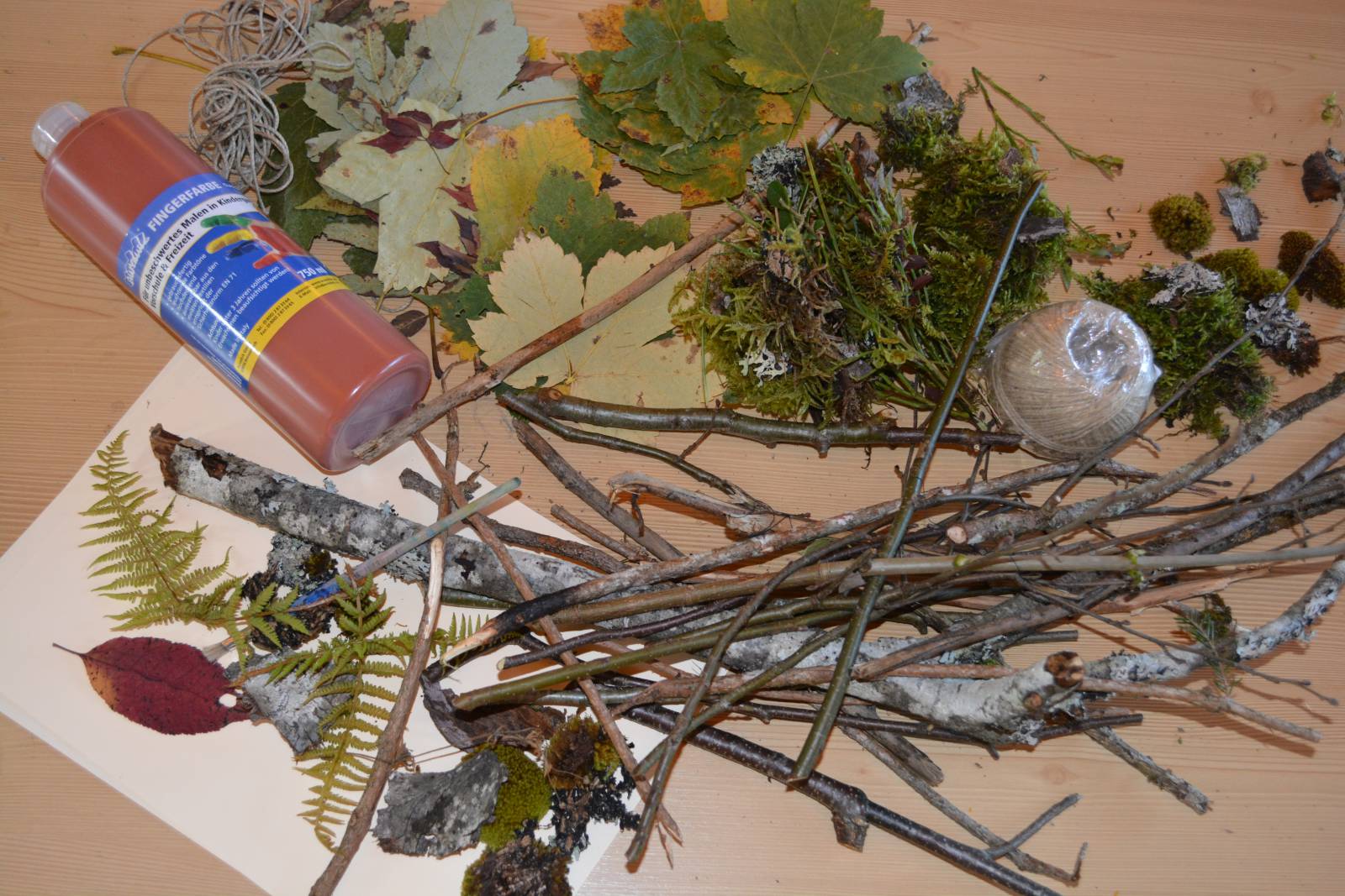 Herbstbasteln mit Kindern Symbolfoto