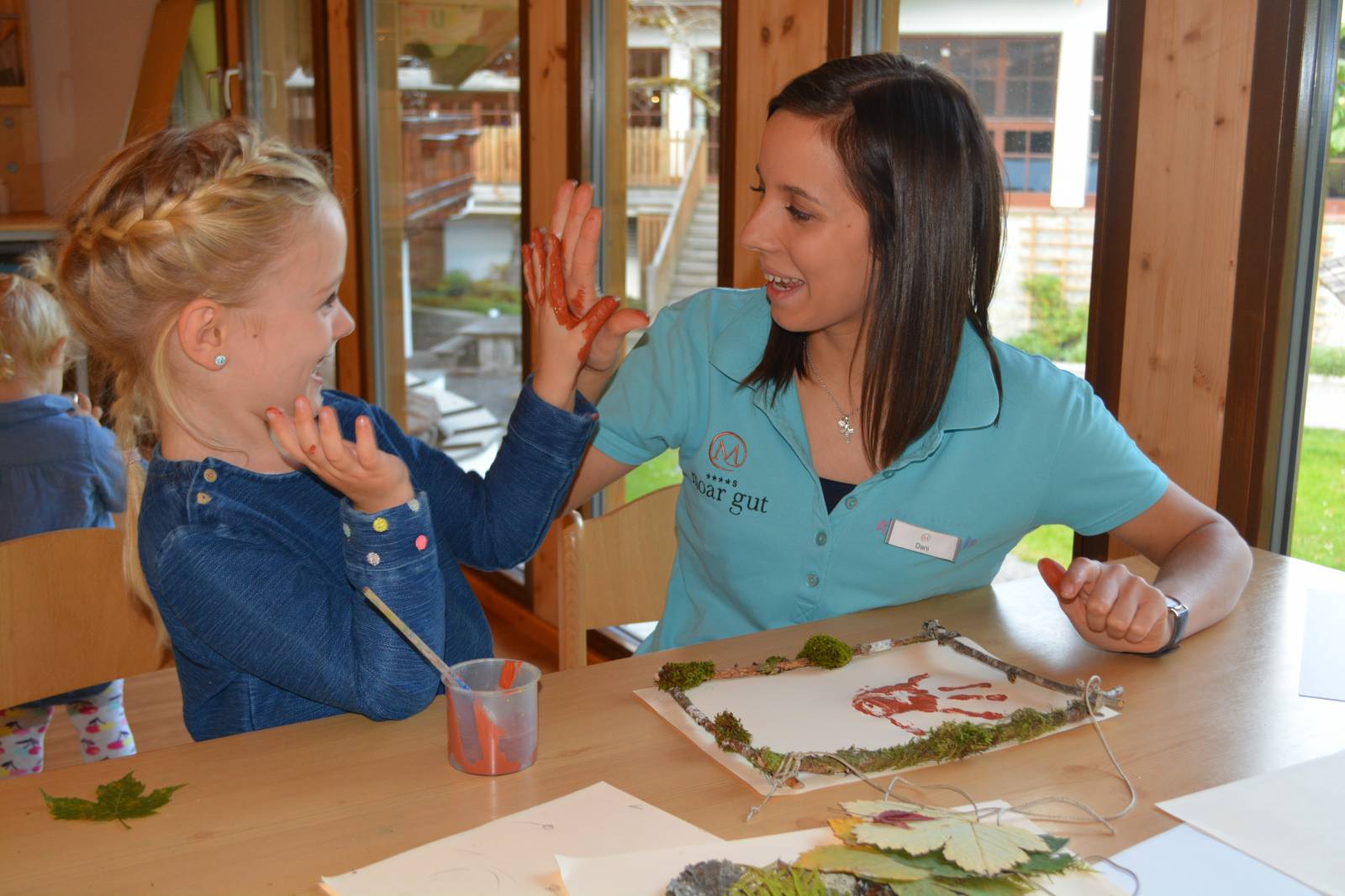 Herbstbasteln mit Kindern Symbolfoto