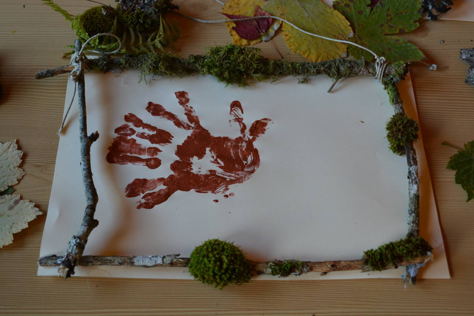 Herbstbasteln mit Kindern Symbolfoto