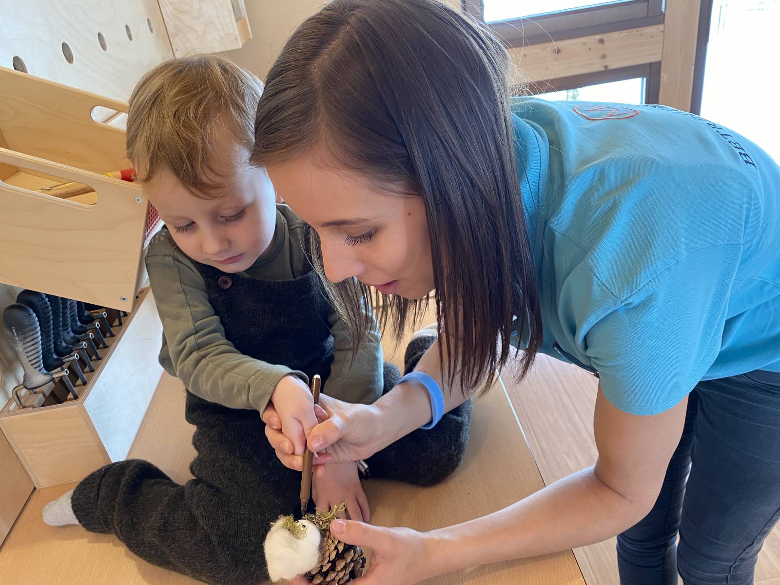 Weihnachtsbaum-Schmuck basteln  Symbolfoto