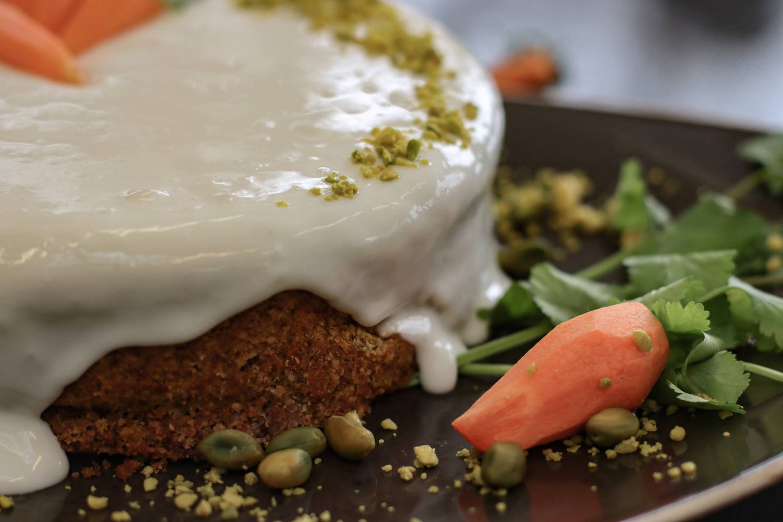 Veganer Karottenkuchen zum Osterfest Symbolfoto