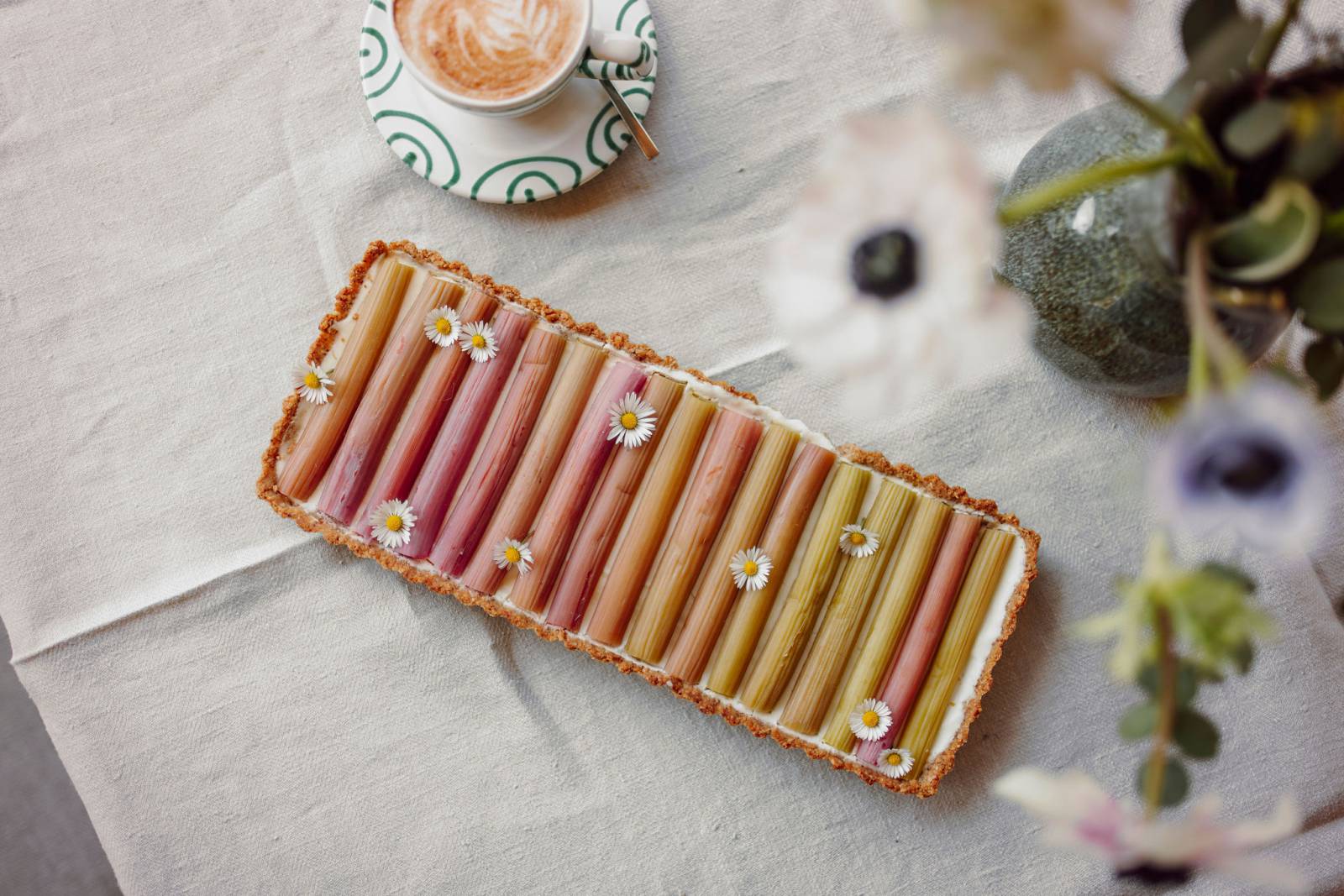 Rhubarb yogurt tarte symbolic picture