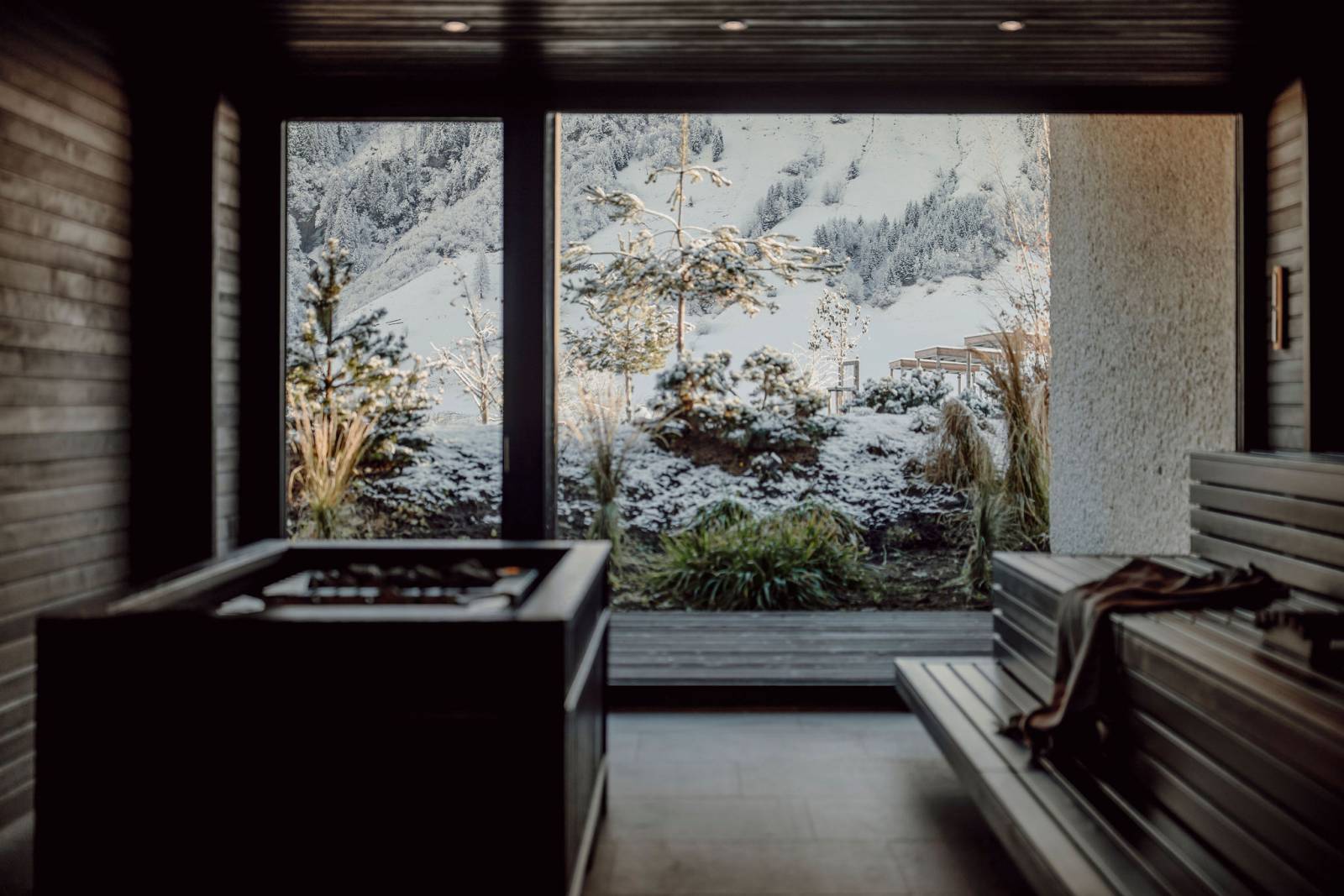 fragrance, steam and relaxation - MOAR sauna infusion symbolic picture