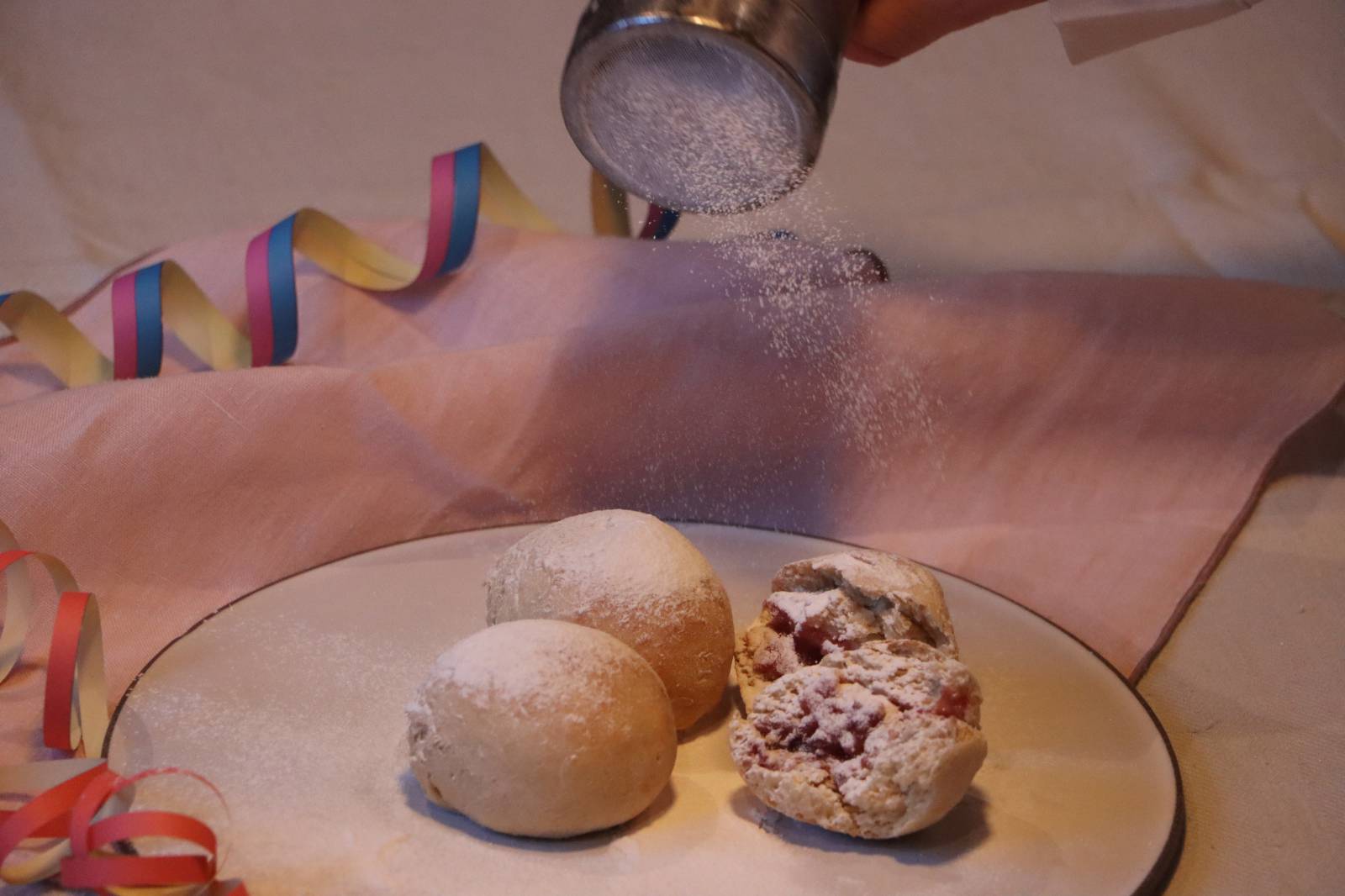 Gesunde Faschingskrapfen (Berliner) aus dem Ofen Symbolfoto
