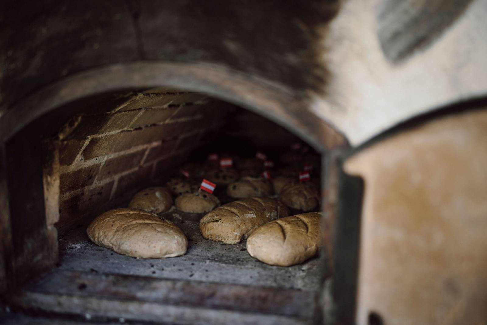 Bauernbrotbacken mit Eva Symbolfoto