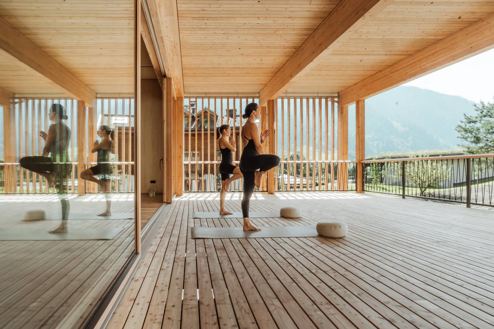 Take a deep breath and recharge your batteries - yoga at Moar Gut symbolic picture