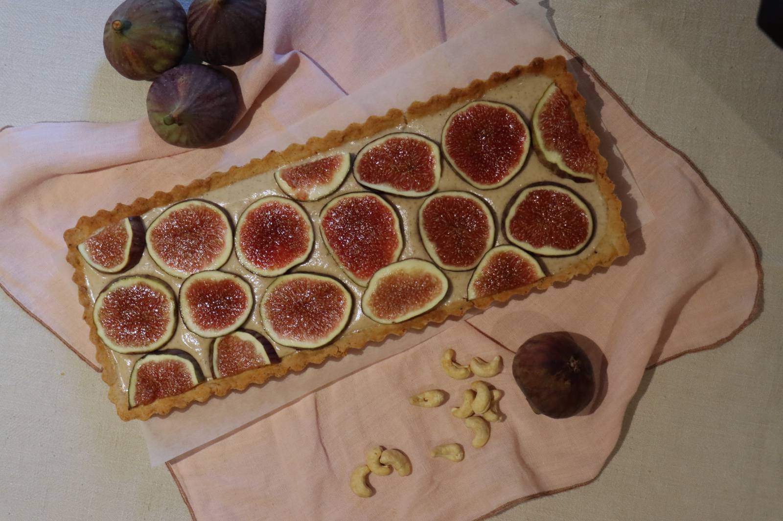 Vegan fig tart symbolic picture