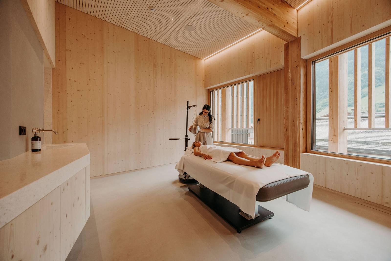 MOAR massage in the nature spa symbolic picture