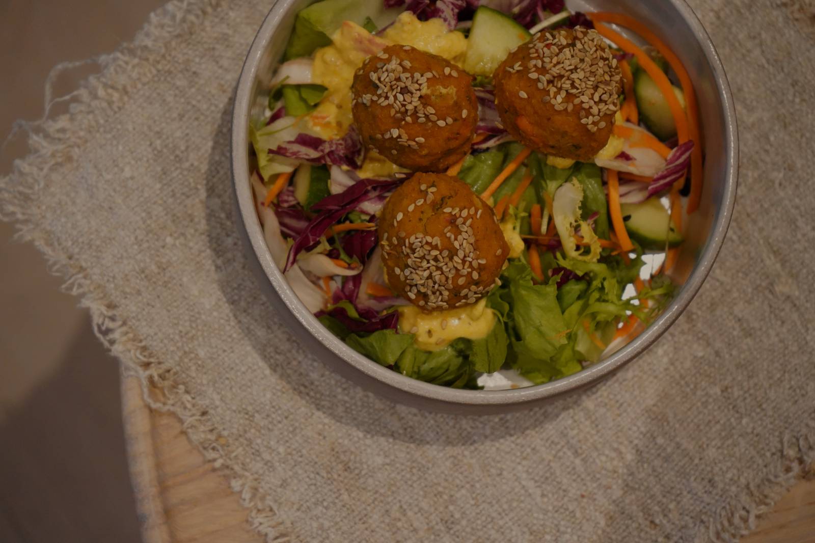 Kürbis-Falafel aus dem Backofen mit Kürbissauerrahm Symbolfoto