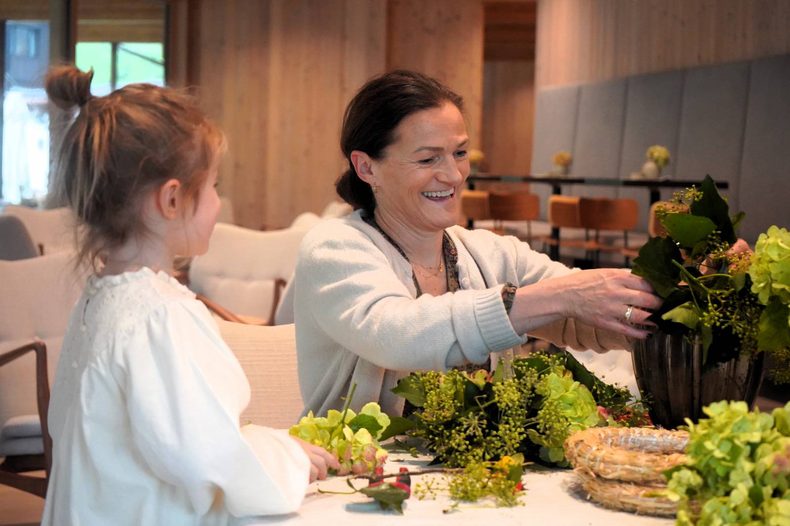 Autumn and advent wreath making with Elisabeth Kendlbacher symbolic picture