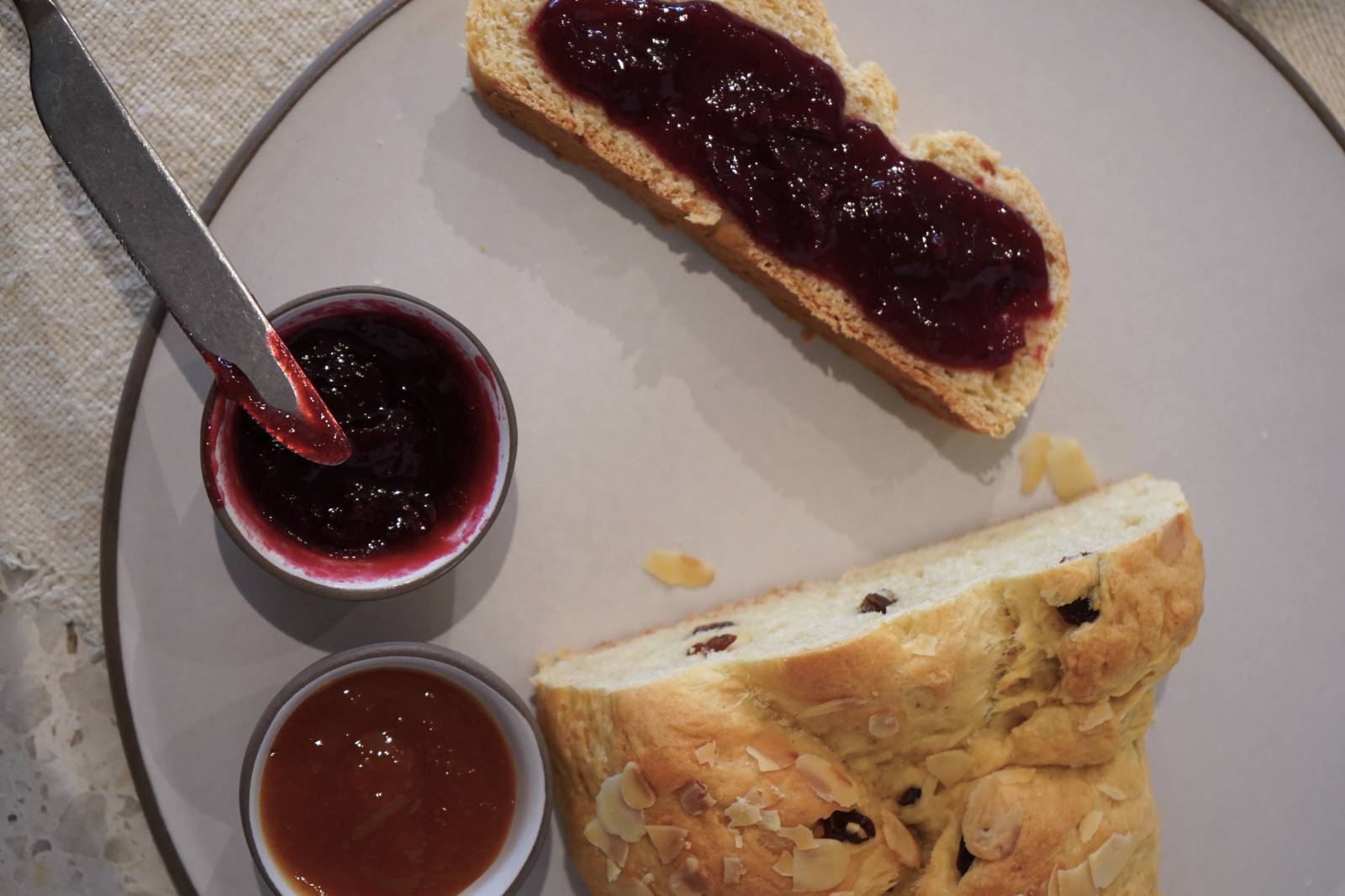 Vegan Easter plait symbolic picture