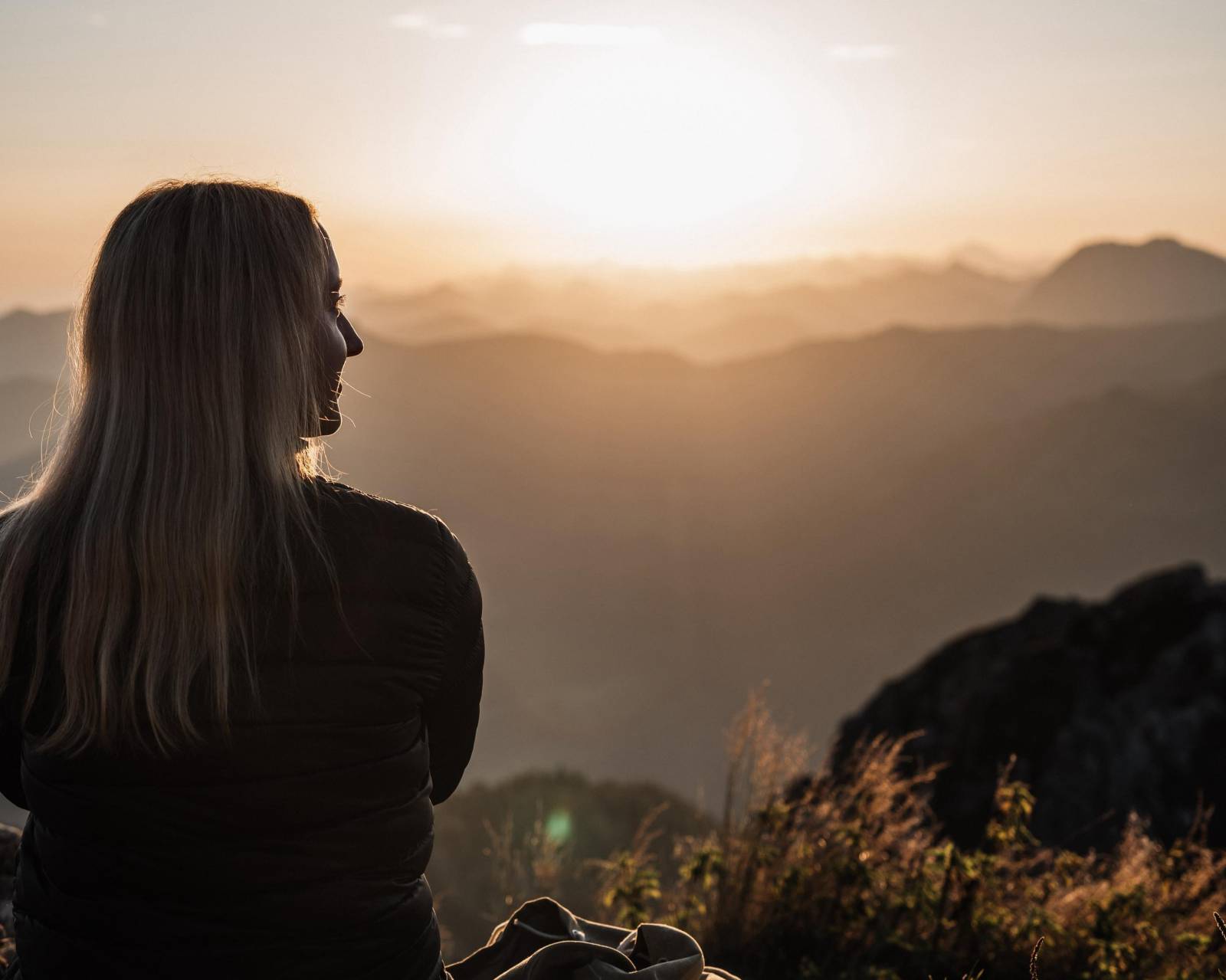 Sonnenaufgang in den Bergen Symbolfoto