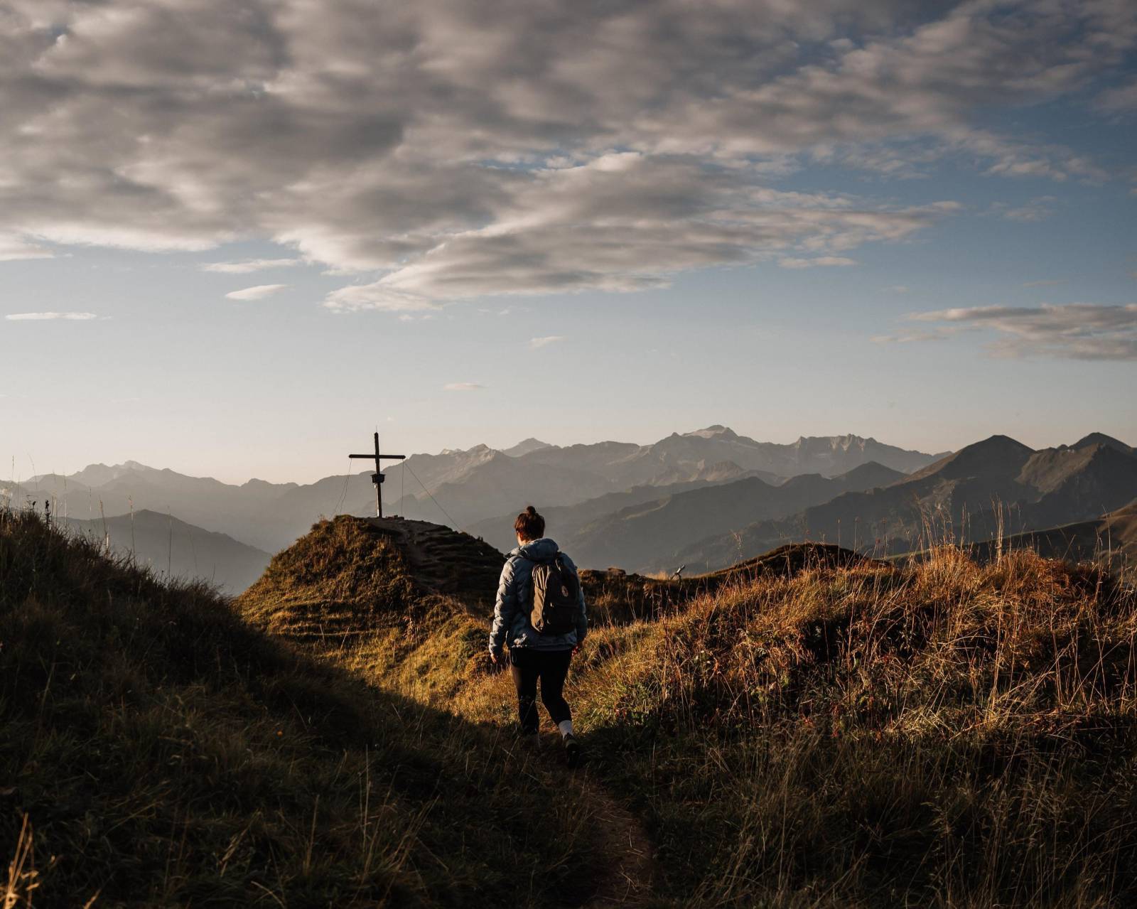 Sonnenaufgang in den Bergen Symbolfoto