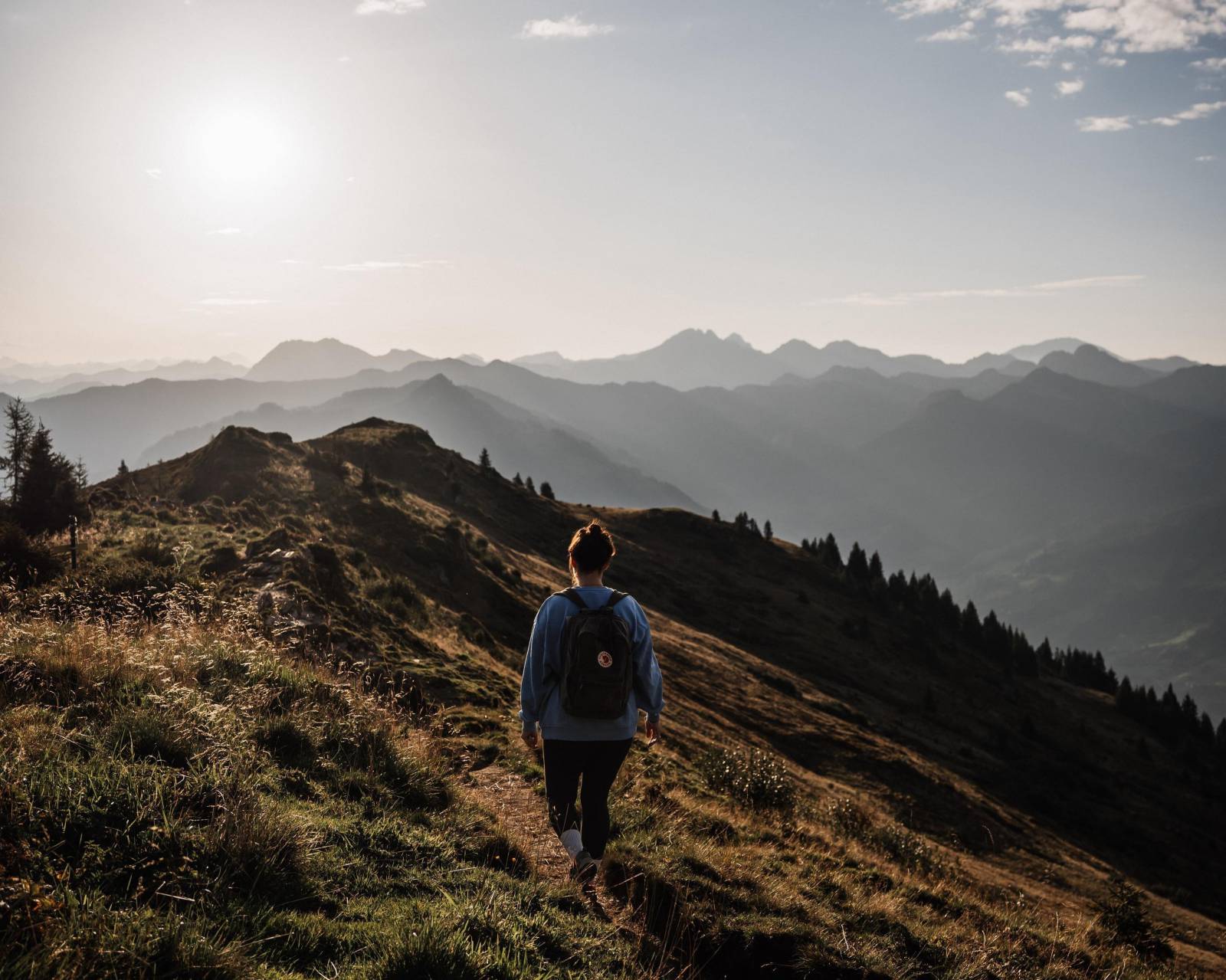 Sonnenaufgang in den Bergen Symbolfoto