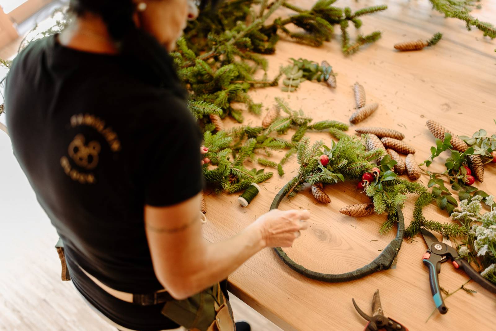 Adventkranzbinden am Moar Gut Symbolfoto