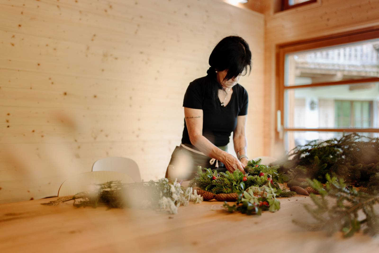 Adventkranzbinden am Moar Gut Symbolfoto