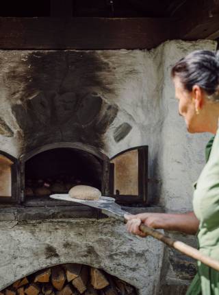 Bauernbrotbacken mit Eva Symbolfoto
