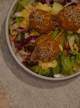 Pumpkin falafel from the oven with pumpkin sour cream symbolic picture