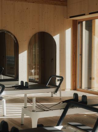 Reformer Pilates Retreat im Herbst Symbolfoto