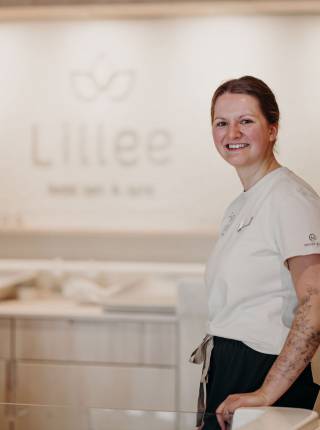 Unsere neue Baby Spa Mitarbeiterin Laura Symbolfoto