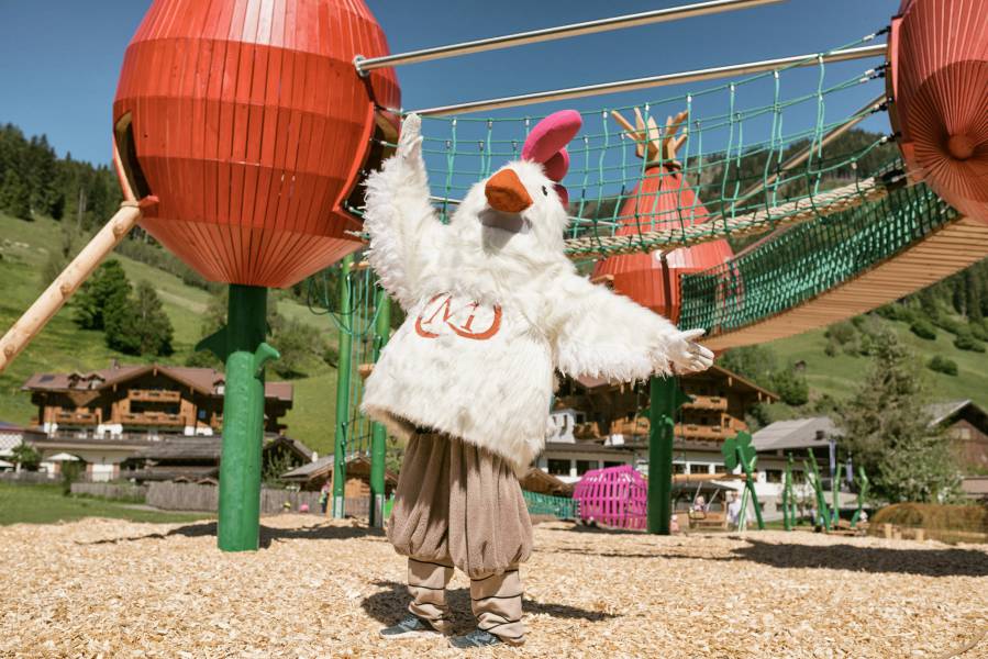 Maskottchen Gutsi auf dem Naturspielplatz