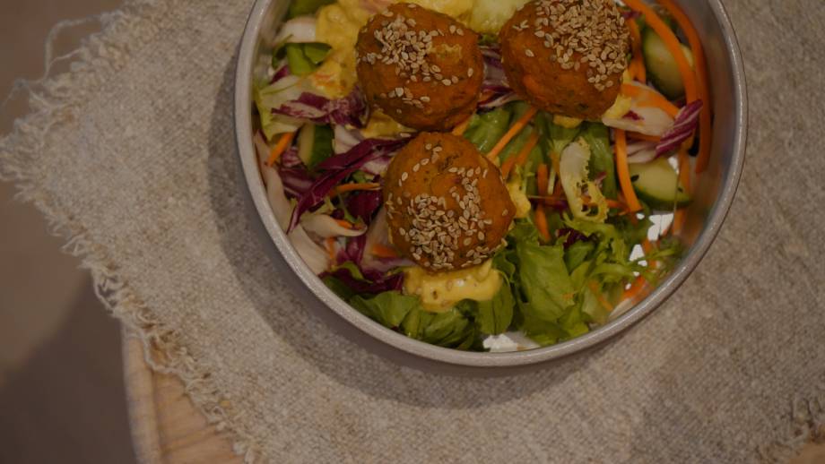 Pumpkin falafel from the oven with pumpkin sour cream symbolic picture