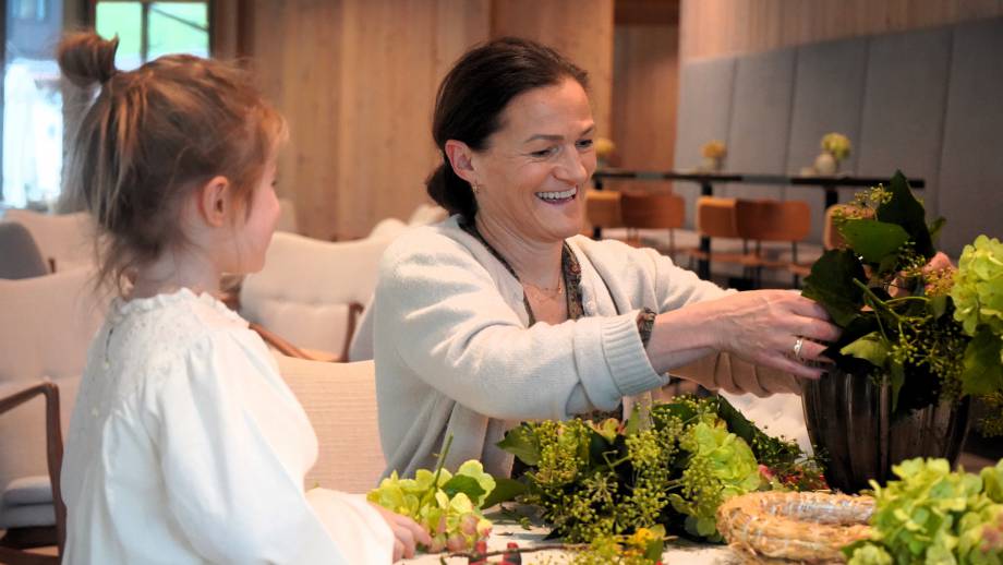 Autumn and advent wreath making with Elisabeth Kendlbacher symbolic picture