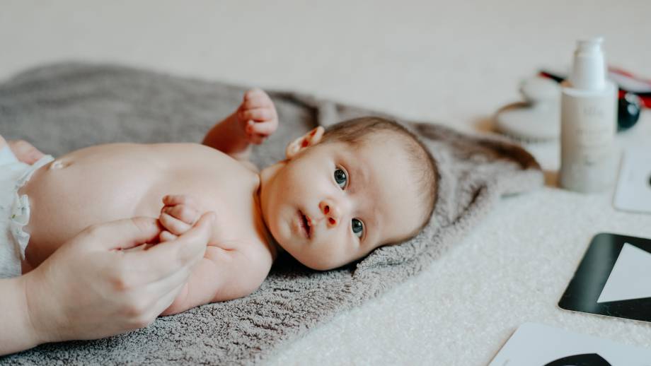 Basale Stimulation im Lillee Baby Spa Symbolfoto