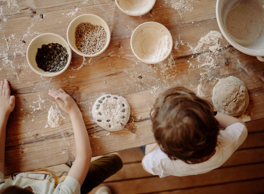 Baking farmhouse bread with Eva symbolic picture
