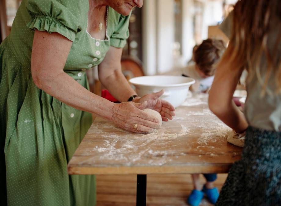 Baking farmhouse bread with Eva symbolic picture