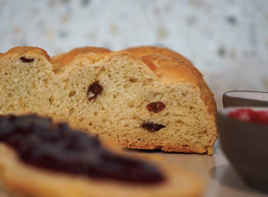 Vegan Easter plait symbolic picture