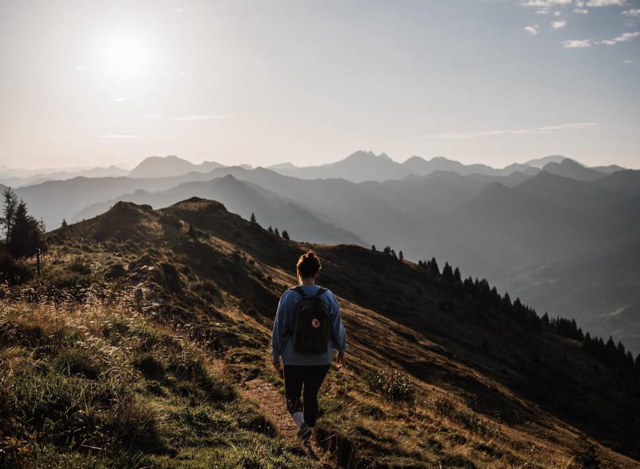 Sonnenaufgang in den Bergen Symbolfoto