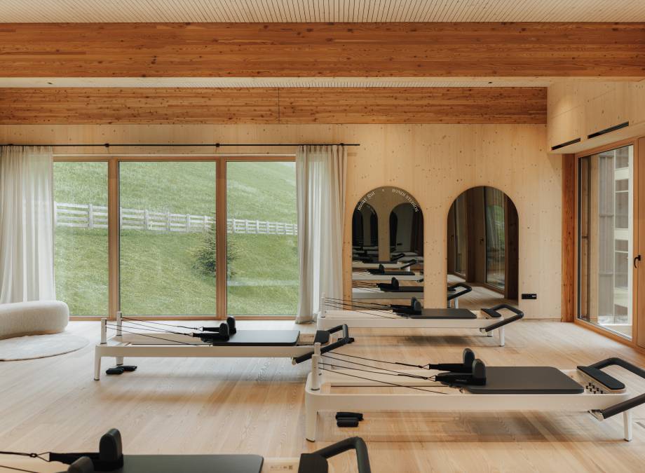 Reformer Pilates Retreat im Herbst Symbolfoto