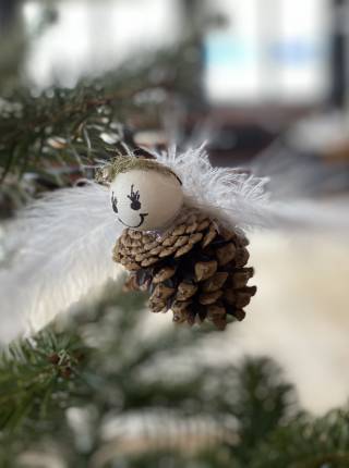 Weihnachtsbaum-Schmuck basteln  Symbolfoto