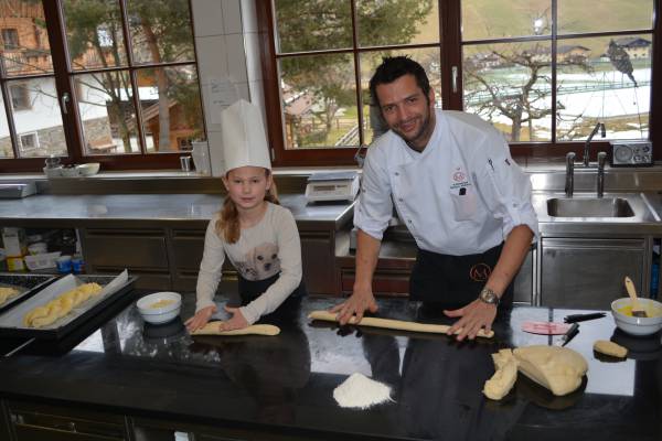 Moar Gut Chefkoch Markus und Merle beim Zopfkuchen backen