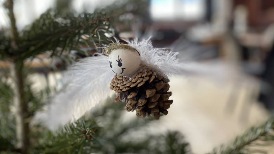 Weihnachtsbaum-Schmuck basteln  Symbolfoto