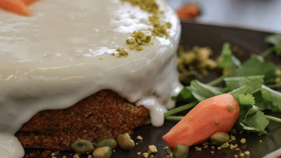 Veganer Karottenkuchen zum Osterfest Symbolfoto