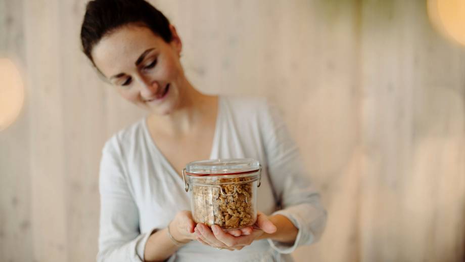 Rezept WEIHNACHTS GRANOLA  Symbolfoto