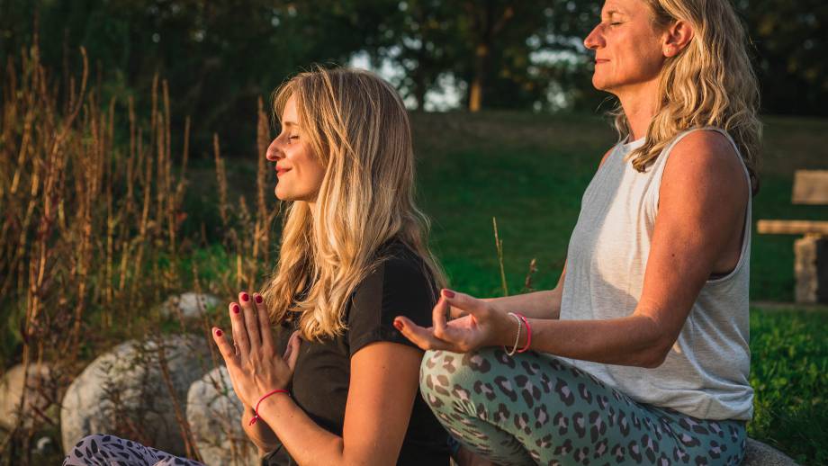 MOAR YOGA im November  Symbolfoto