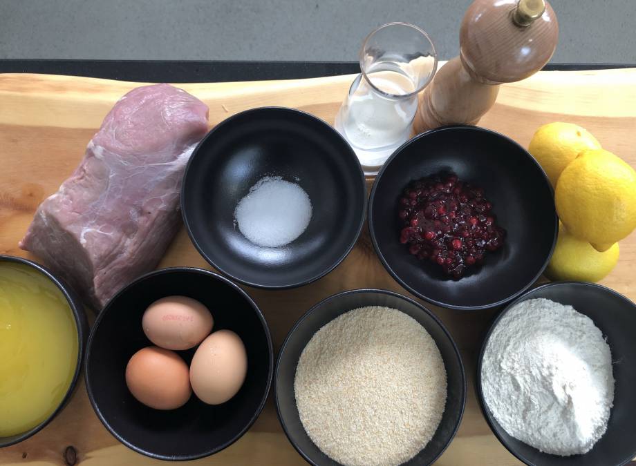 Original Wiener Schnitzel mit Kartoffelsalat Symbolfoto