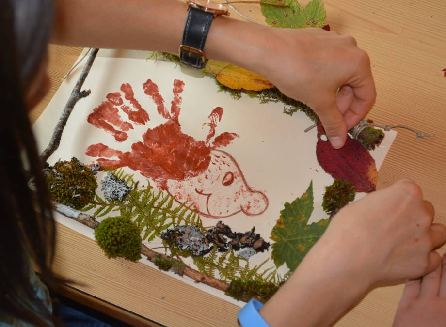 Herbstbasteln mit Kindern Symbolfoto