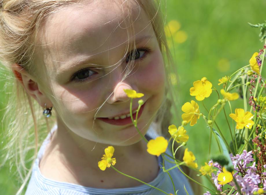 Wiesenblütenanhänger aus Salzteig  Symbolfoto