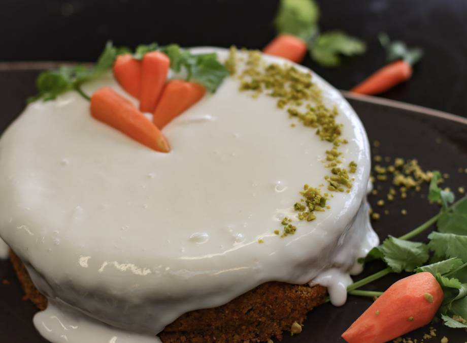 Veganer Karottenkuchen zum Osterfest Symbolfoto