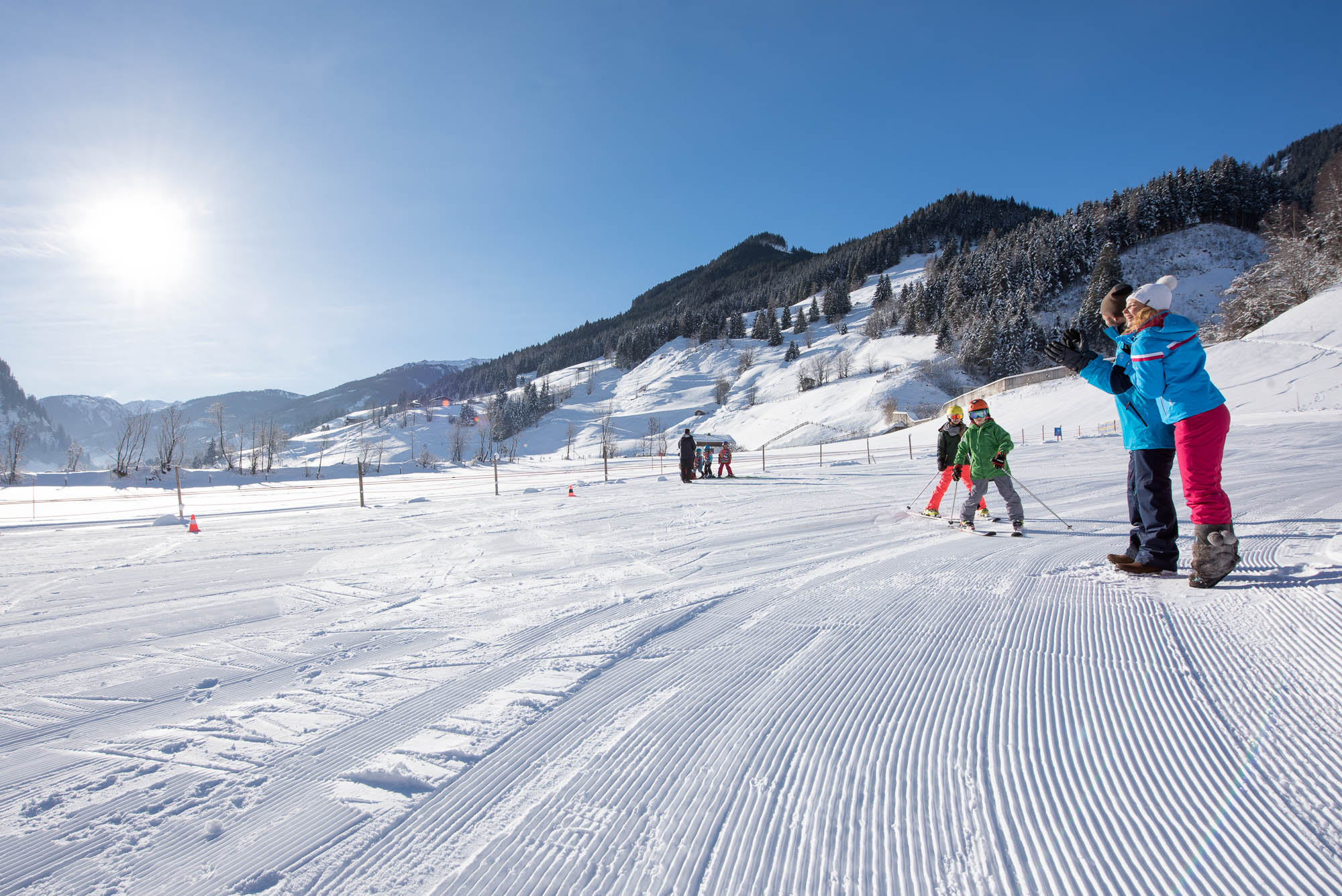 Kinderskikurs am hoteleigenen Skihang