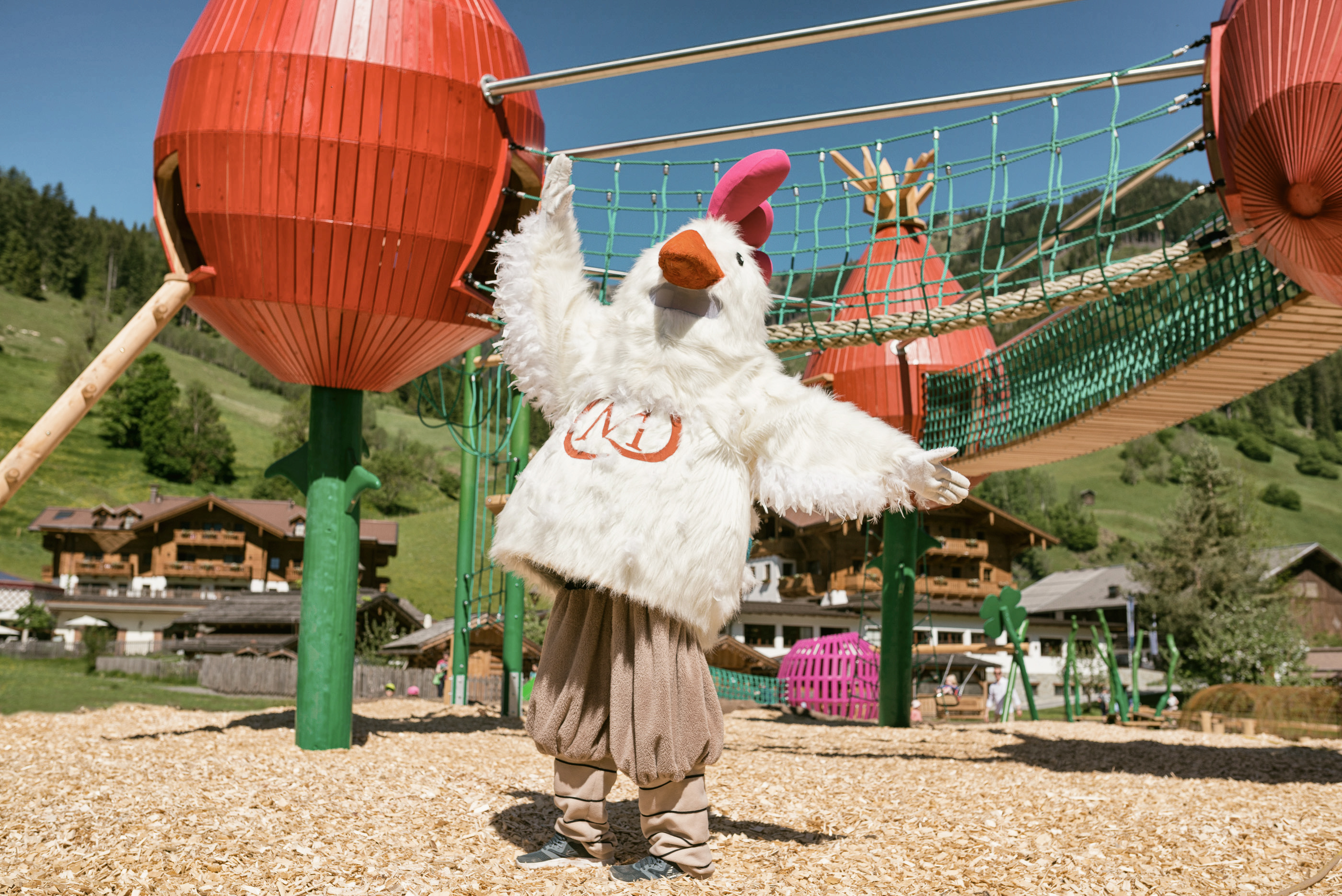 Maskottchen Gutsi auf dem Naturspielplatz